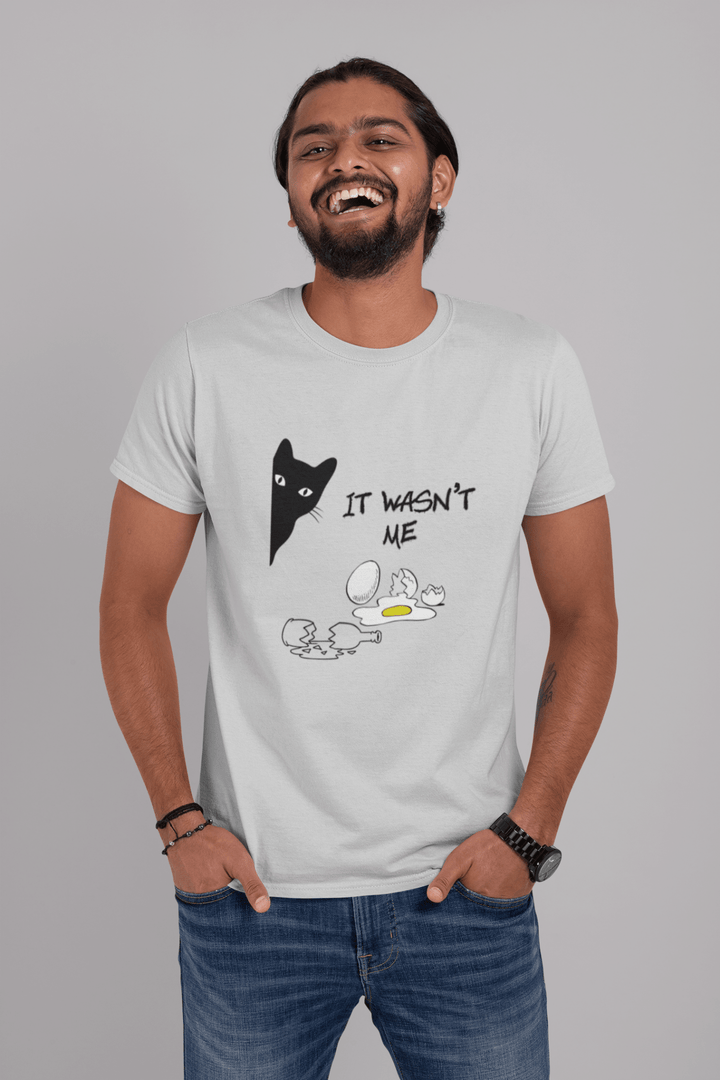 Wasn’t me ! Mischievous black cat with Broken Egg - Entitee