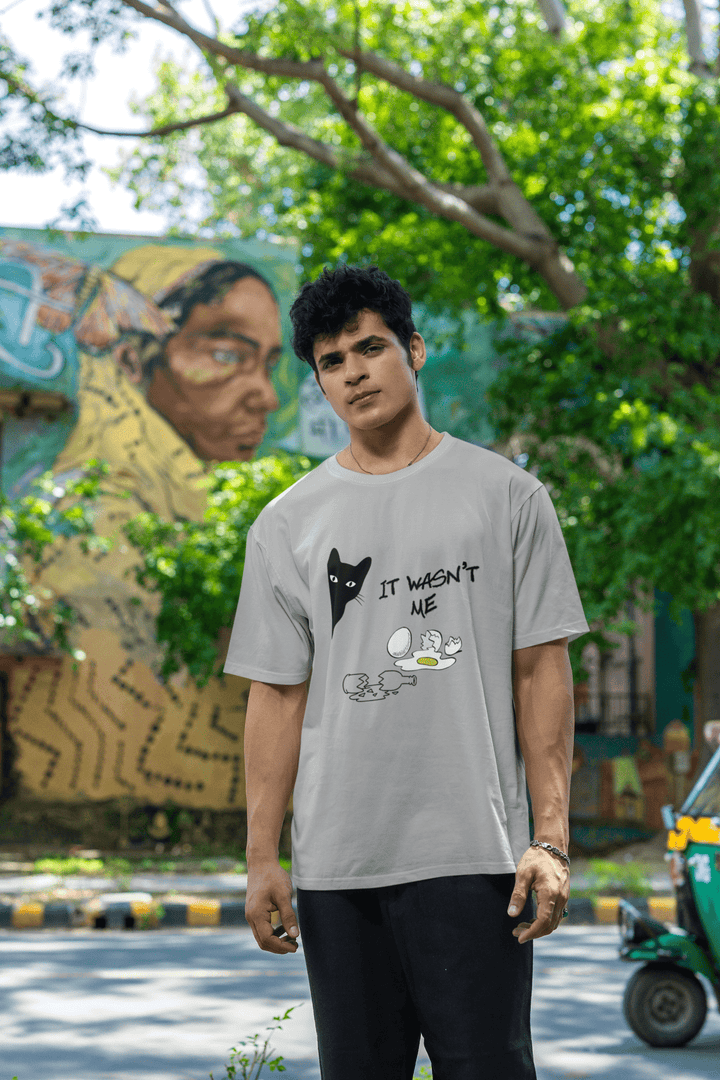 Wasn’t me ! Mischievous black cat with Broken Egg - Entitee