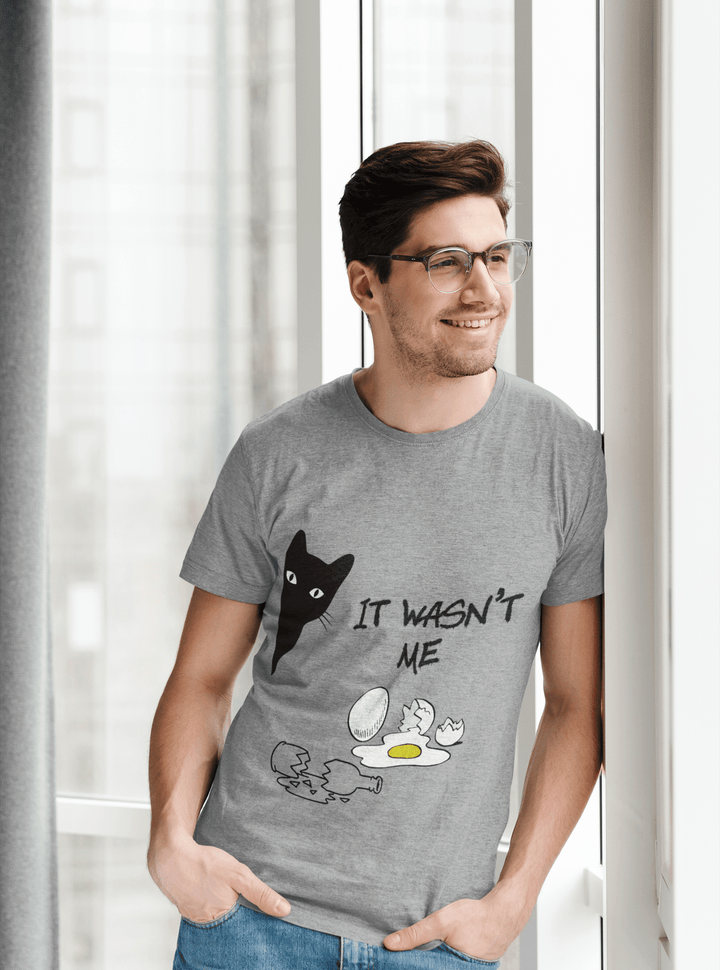 Wasn’t me ! Mischievous black cat with Broken Egg - Entitee