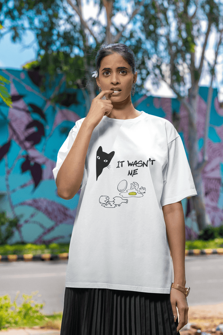 Wasn’t me ! Mischievous black cat with Broken Egg - Entitee